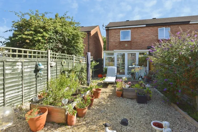 Photo 3 — Dexter Avenue, Oldbrook, Milton Keynes