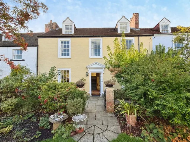 Cannon Green, Westbury, photo 1