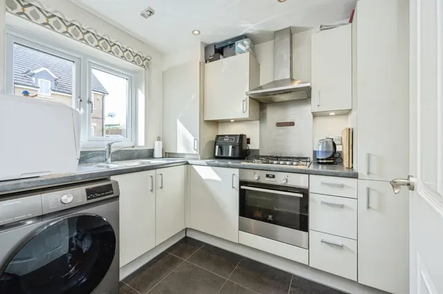Meadow Way, Wing, LU7, photo 3