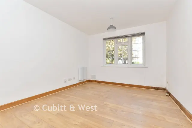 Bucklers Way, Carshalton, SM5, photo 2