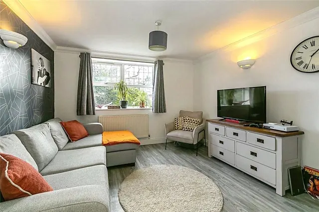 Charminster Road, Bournemouth, BH8, photo 3