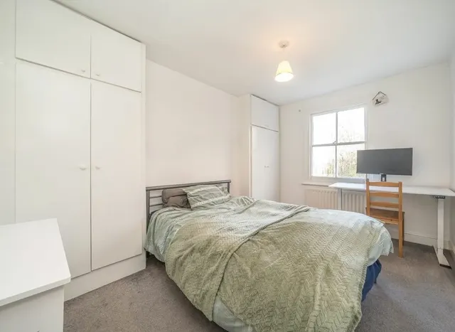 Photo 2 — Gauden Road, Clapham, SW4