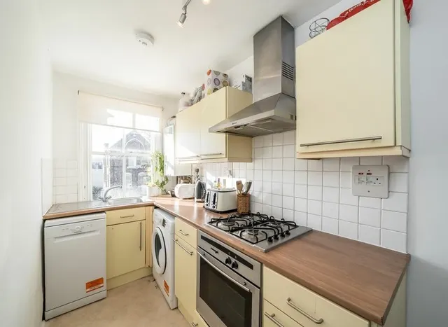 Photo 3 — Gauden Road, Clapham, SW4