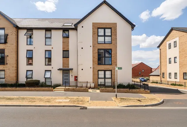 Clark Drive, Gloucestershire, Yate, BS37 7FS, photo 1
