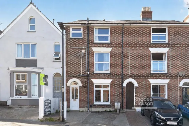 Bellevue Road, Cowes, PO31, photo 1