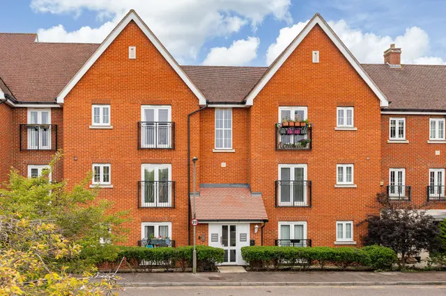 Sanville Gardens, Stanstead Abbotts, Ware, SG12 8GA, photo 1
