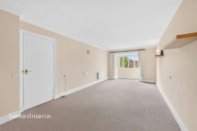 Upper High Street, Epsom, KT17, photo 3
