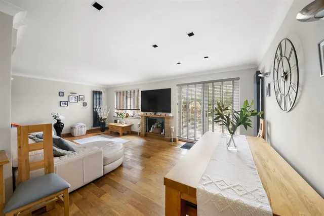 Tudor Way, Hillingdon, photo 3