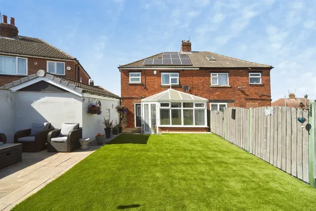 Gotts Park Crescent, Leeds, photo 1
