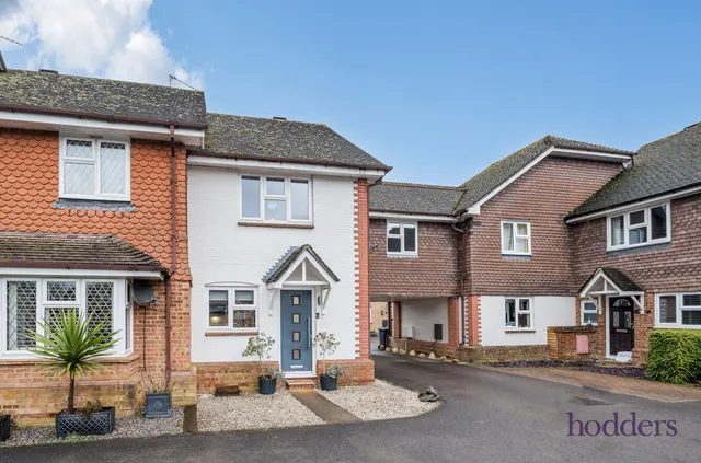 Warwick Deeping, Ottershaw, KT16, photo 2