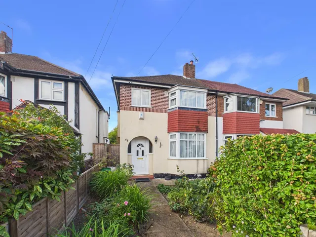 Pine Gardens, Ruislip, HA4, photo 1