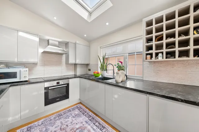 Newbury Close, Northolt, UB5, photo 2