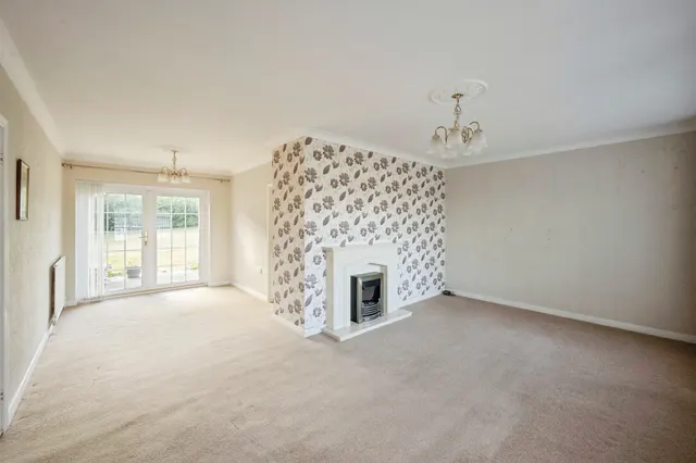 Photo 2 — Top Hall Road, Bessacarr, Doncaster