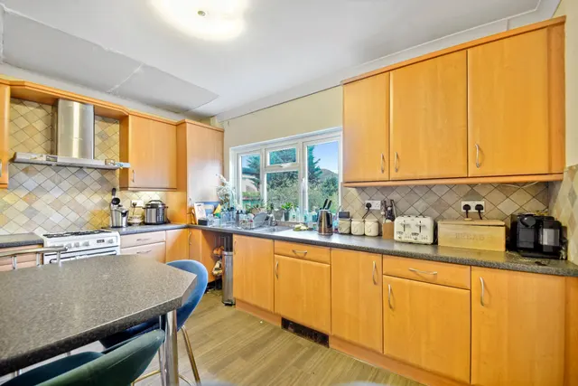 Photo 3 — Dale View Avenue, North Chingford, London E4