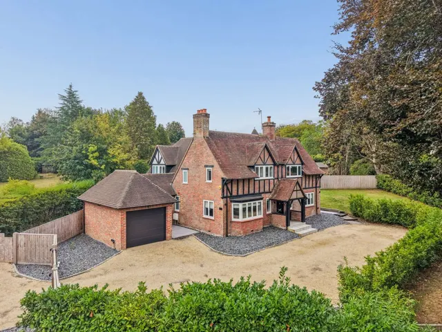 Clifton Road, Amersham, Buckinghamshire, HP6 5PN, photo 1