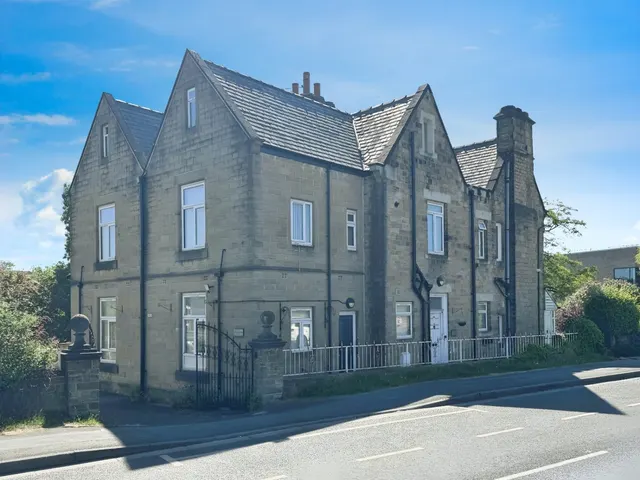Bradford Road, Liversedge, WF15, photo 1