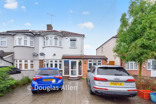4 bedroom house, Forest Road, Ilford, IG6