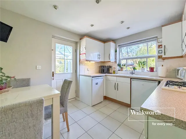 Casterbridge Road, Ferndown, BH22, photo 2