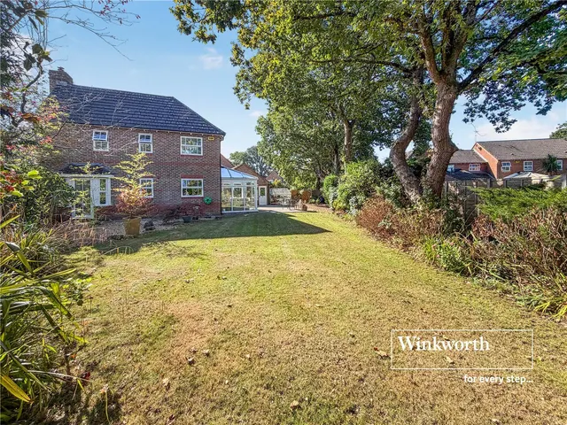 Casterbridge Road, Ferndown, BH22, photo 1