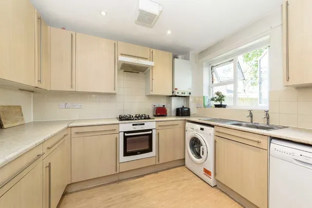 Gearing Close, SW17, photo 1