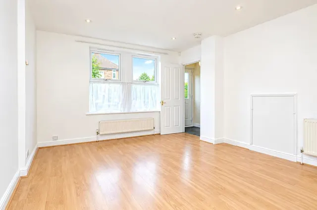 Brookwood Avenue, Eastleigh, SO50, photo 2