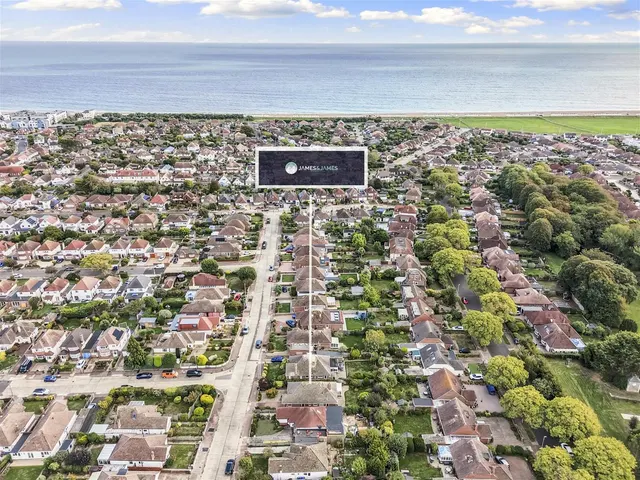 Southsea Avenue, Goring-By-Sea, photo 2