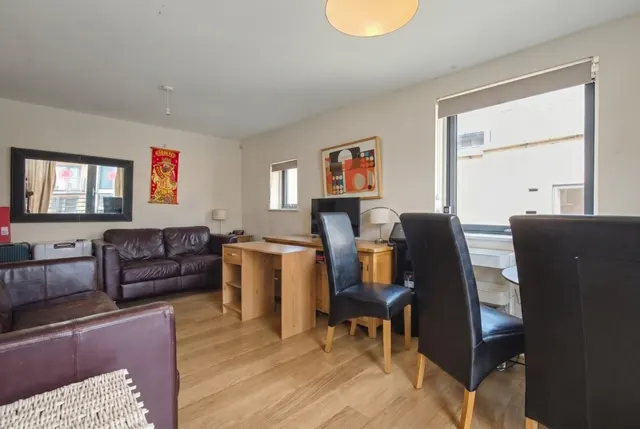 Photo 3 — Empress Court, Woodins Way