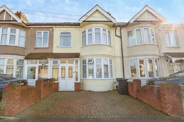 Loxford Lane, Ilford, IG1, photo 1