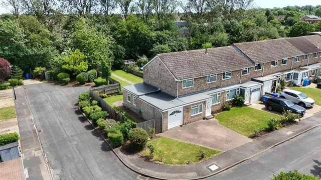 Knights Close, Windsor, SL4 5QR, photo 1