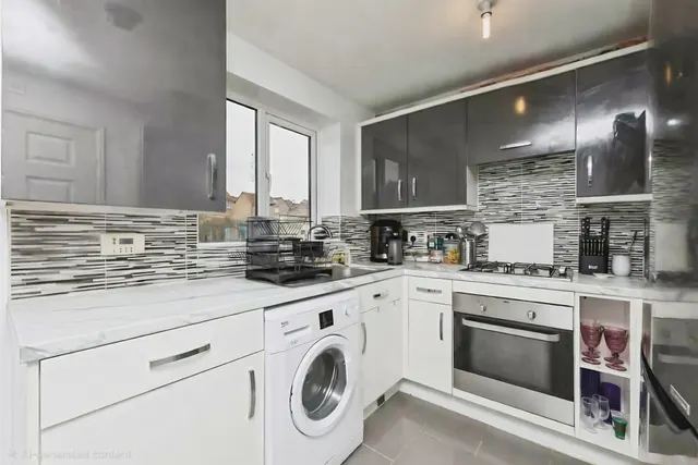 Photo 3 — Seaton Crescent, Knottingley