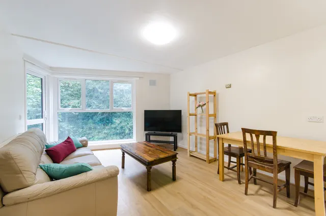 92 Garrick Close, London, photo 1