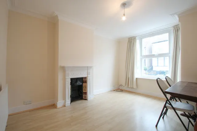 Photo 2 — Anne Of Cleves Road, Dartford, Kent, DA1