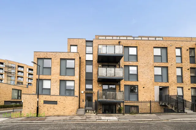 Station Approach Road, Coulsdon, CR5, photo 1
