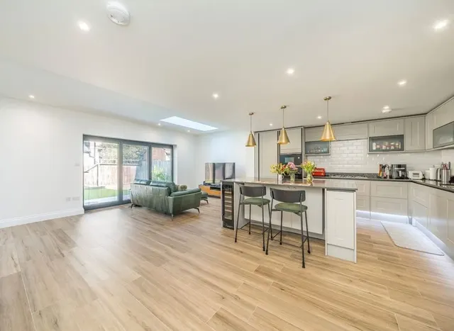 Photo 2 — Erridge Road, Wimbledon, SW19