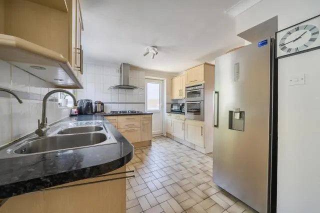 Goddington Road, Bourne End, SL8, photo 2