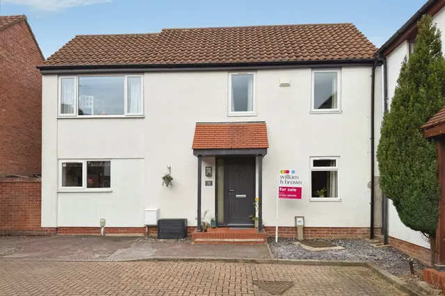 3 bedroom house — Waltham Court, BEVERLEY