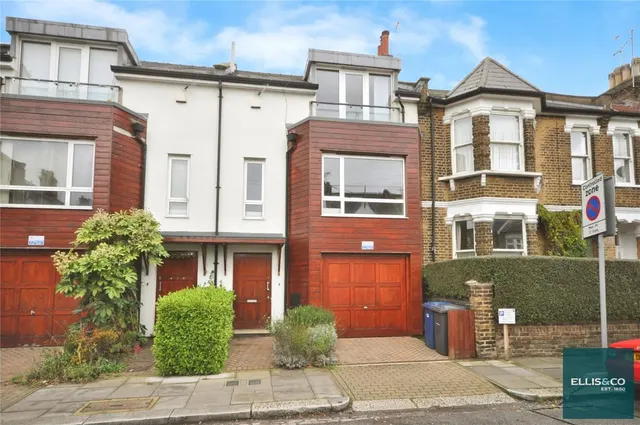 Lincoln Road, East Finchley, N2, photo 1
