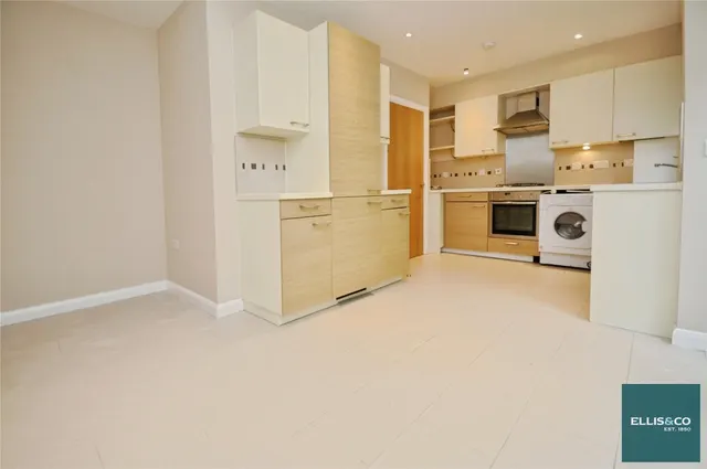 Lincoln Road, East Finchley, N2, photo 3