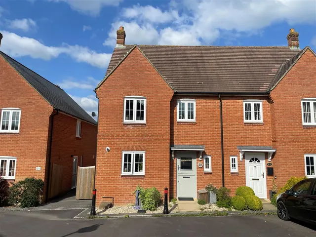 Bayfields, Gillingham, photo 1