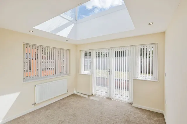 Photo 2 — Browns Blue Close, Markfield