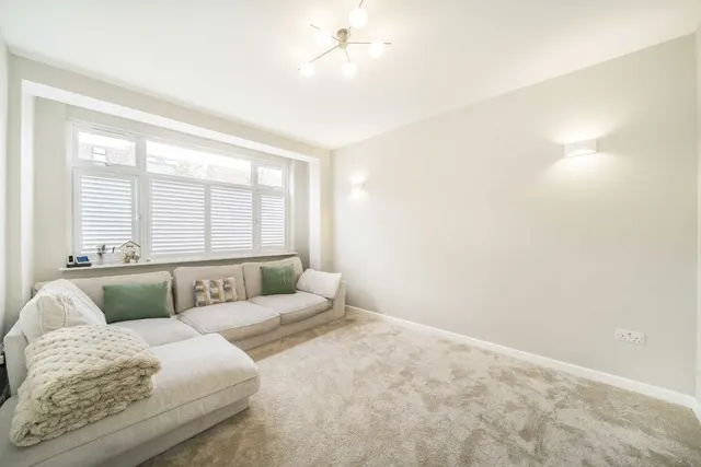 Fieldend Road, SW16, photo 3