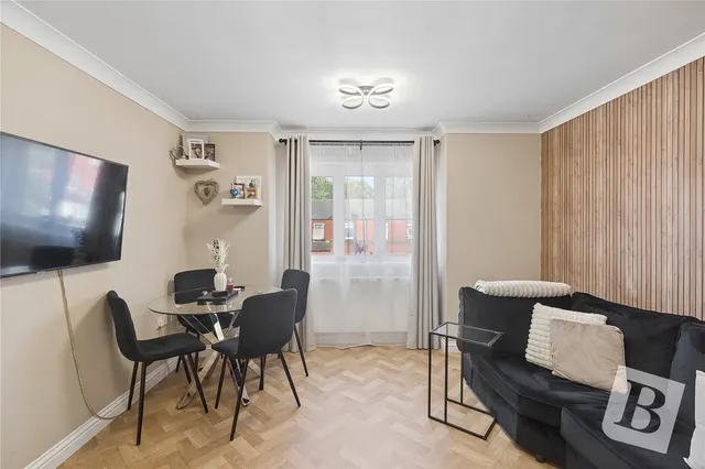Pemberry Place, Clayburn Circle, SS14, photo 3