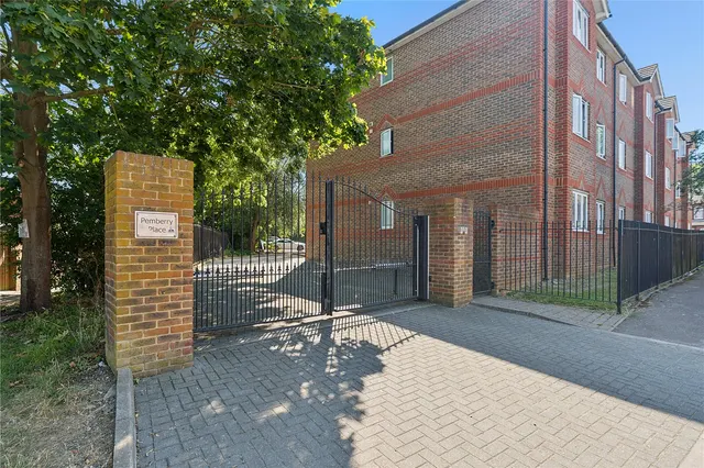 Pemberry Place, Clayburn Circle, SS14, photo 1