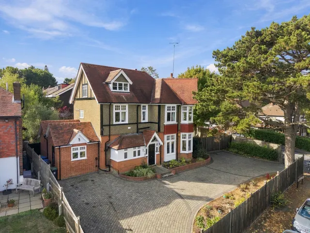 Connaught Avenue, Loughton, IG10, photo 2