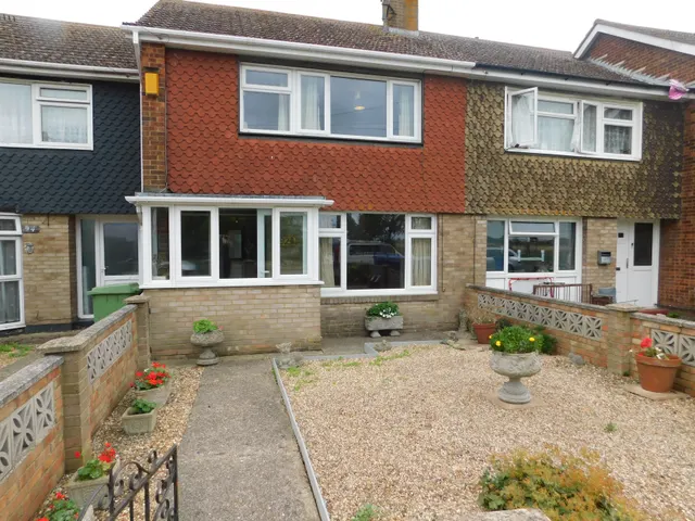 Edenbridge Drive, Sheerness, ME12, photo 1