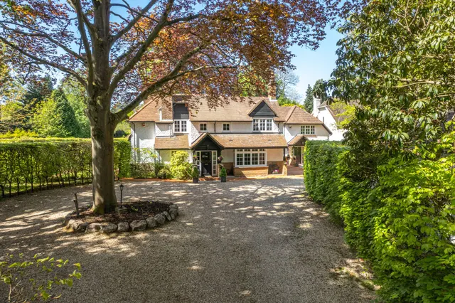 Photo 3 — Wychwood Cottage Avenue Road, Fleet, GU51 4NG