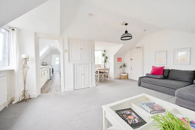 Photo 2 — Flat 5, 226 Richmond Road, Kingston upon Thames