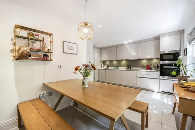 Elizabeth Place, Winchester, SO22, photo 3