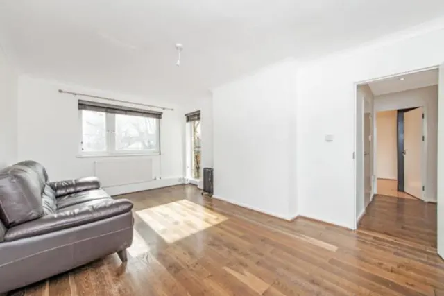 29 Pegasus House, Beaumont Square, London, photo 1