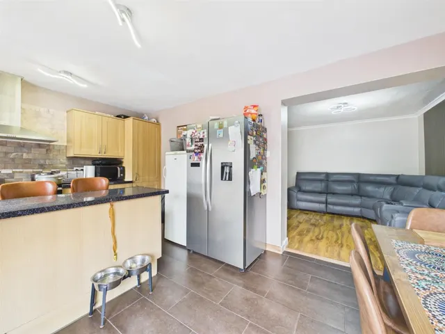 Buckingham Road, Aylesbury, photo 3